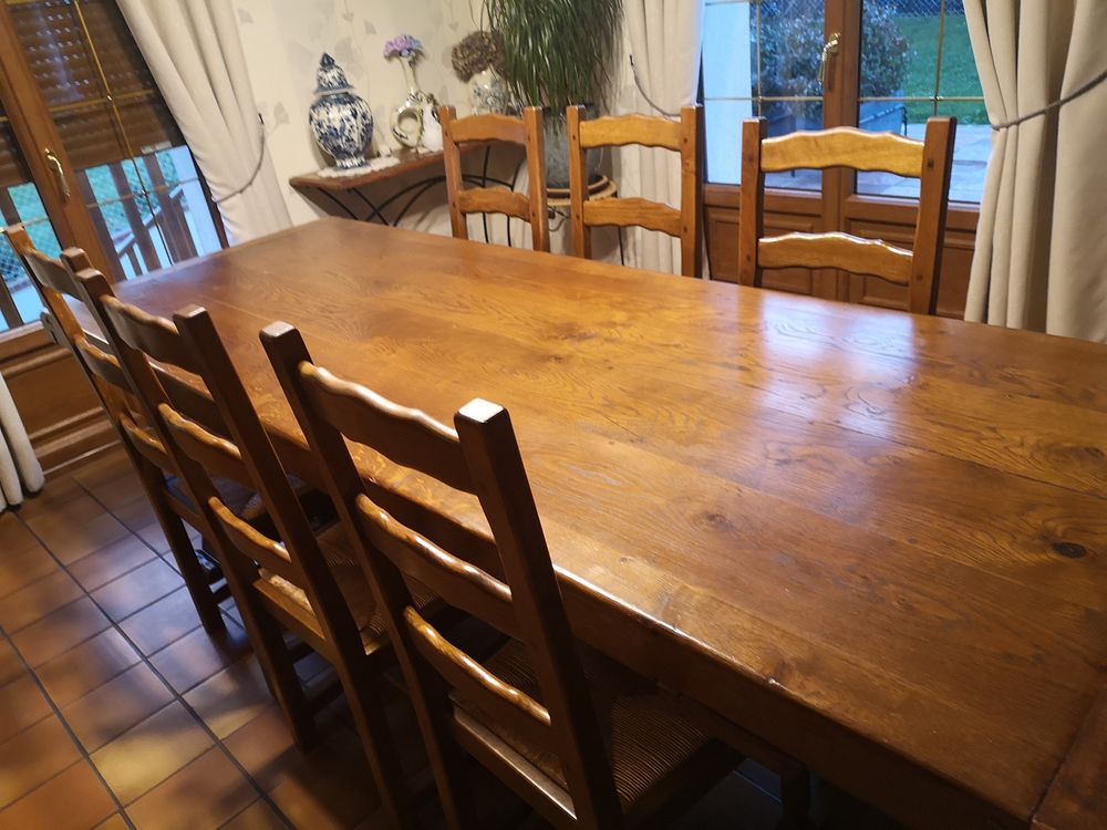 Table monast&egrave;re et chaises Meubles