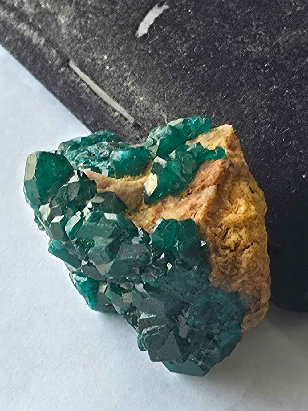 V&eacute;ritable Dioptase brute sur sa gangue naturelle-Congo, 40g 