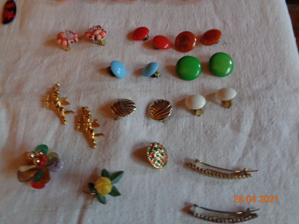 LOT BIJOUX VINTAGE ET EMAUX Bijoux et montres