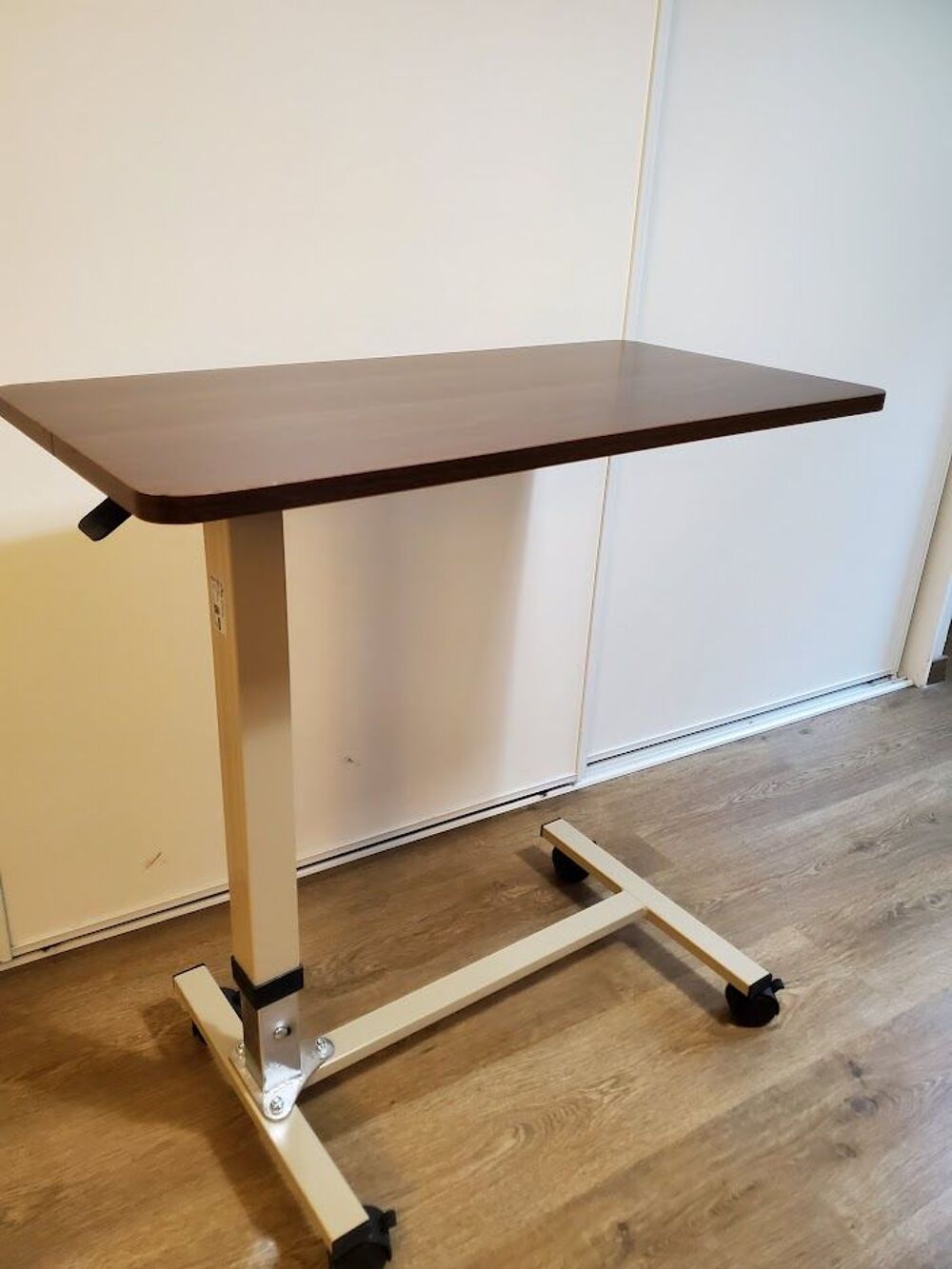 Table r&eacute;glable Meubles