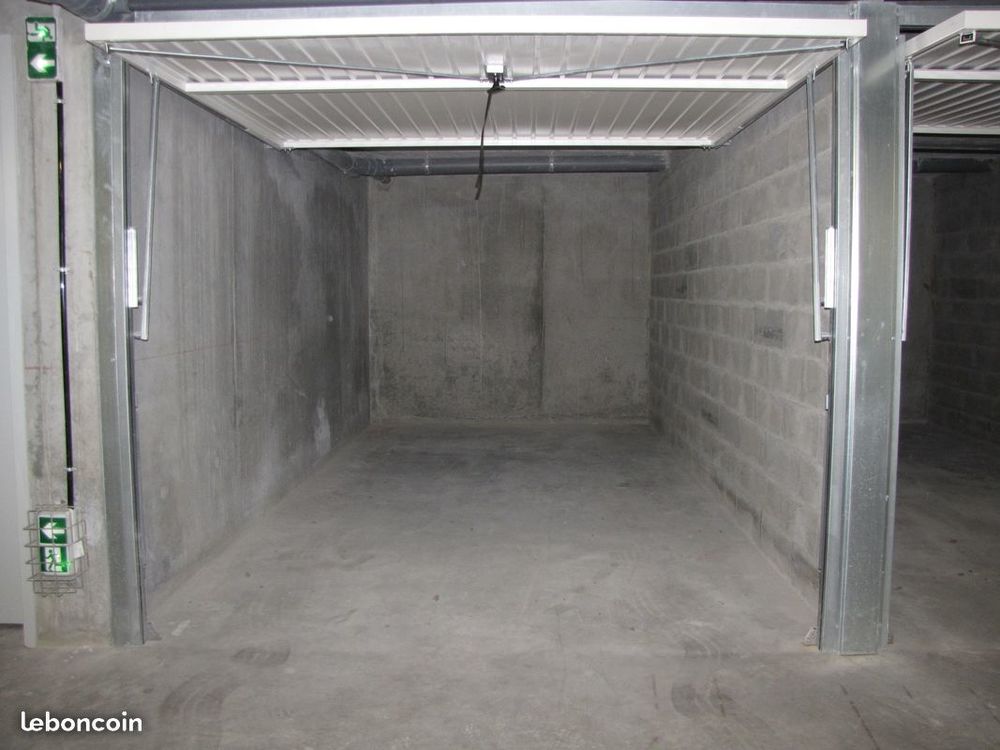 Location Parking/Garage Garage sécurisé sous vidéo-surveillance Mairie de Lyon 8 Lyon 8
