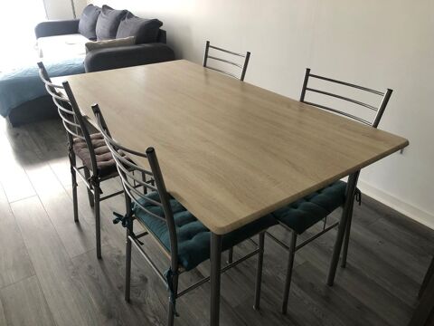 Table et 4 chaises avec assises  Fosseuse (60)