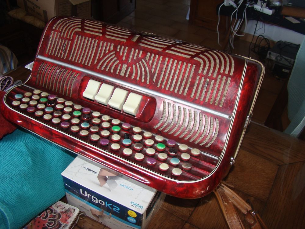 Accord&eacute;on chromatique 
Instruments de musique
