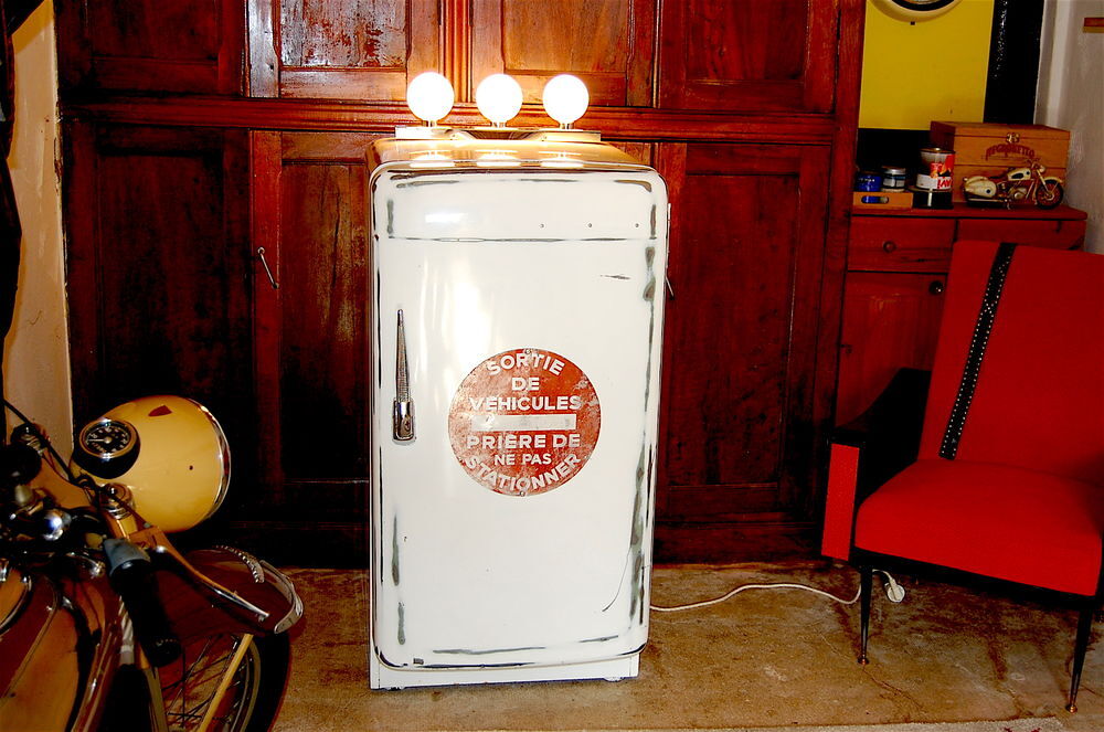  frigidaire vintage ann&eacute;e 50 transform&eacute; en lampe meuble Décoration