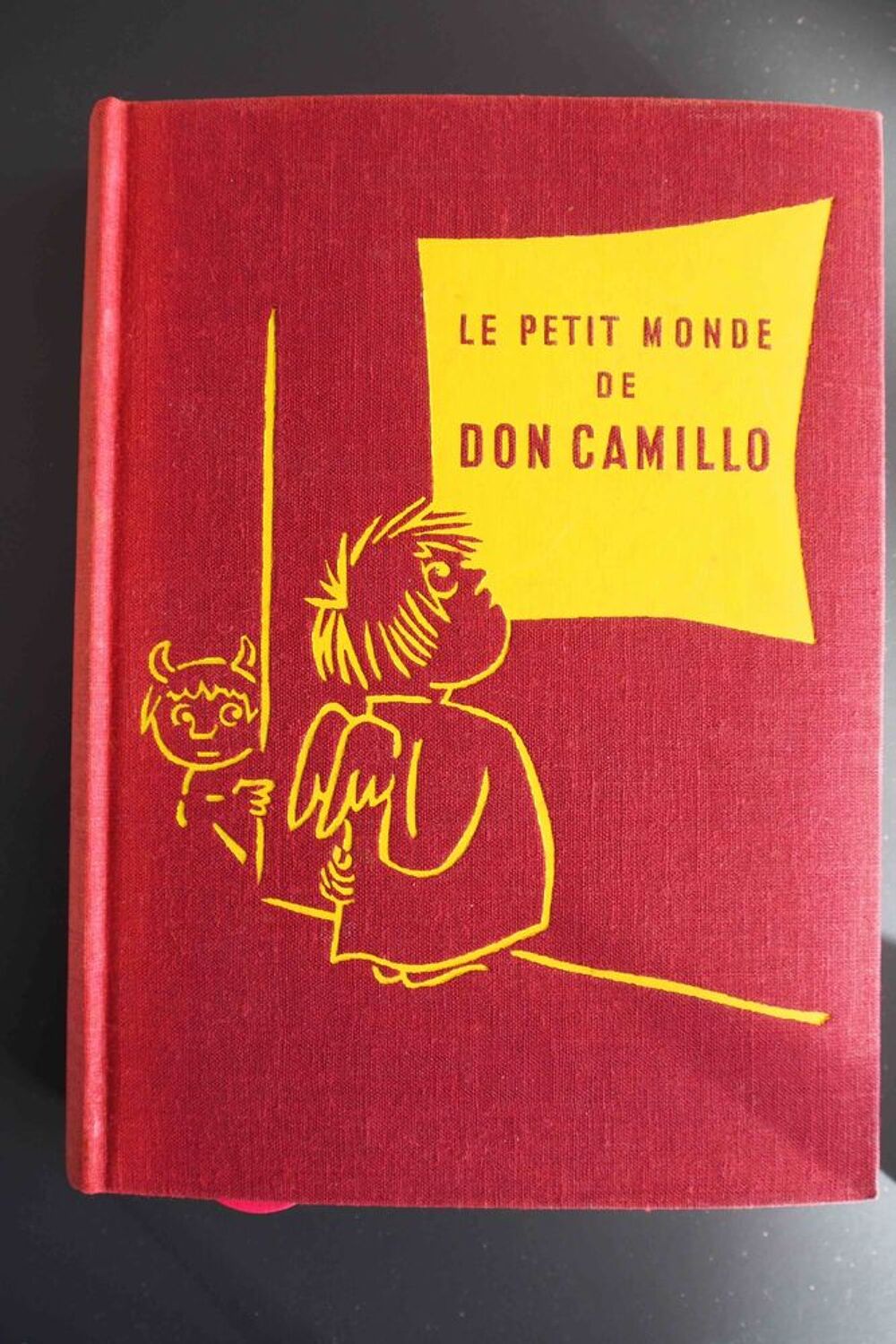 Le petit monde de Don Camillo, Livres et BD