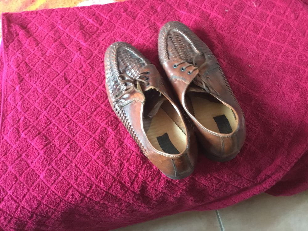 Chaussures enti&egrave;rement en cuir, tr&egrave;s bon &eacute;tat Chaussures