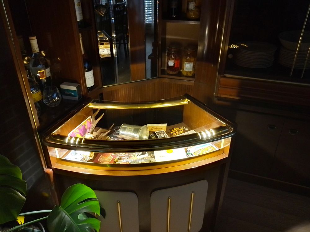 Meuble bar - buffet ann&eacute;es 70
Meubles