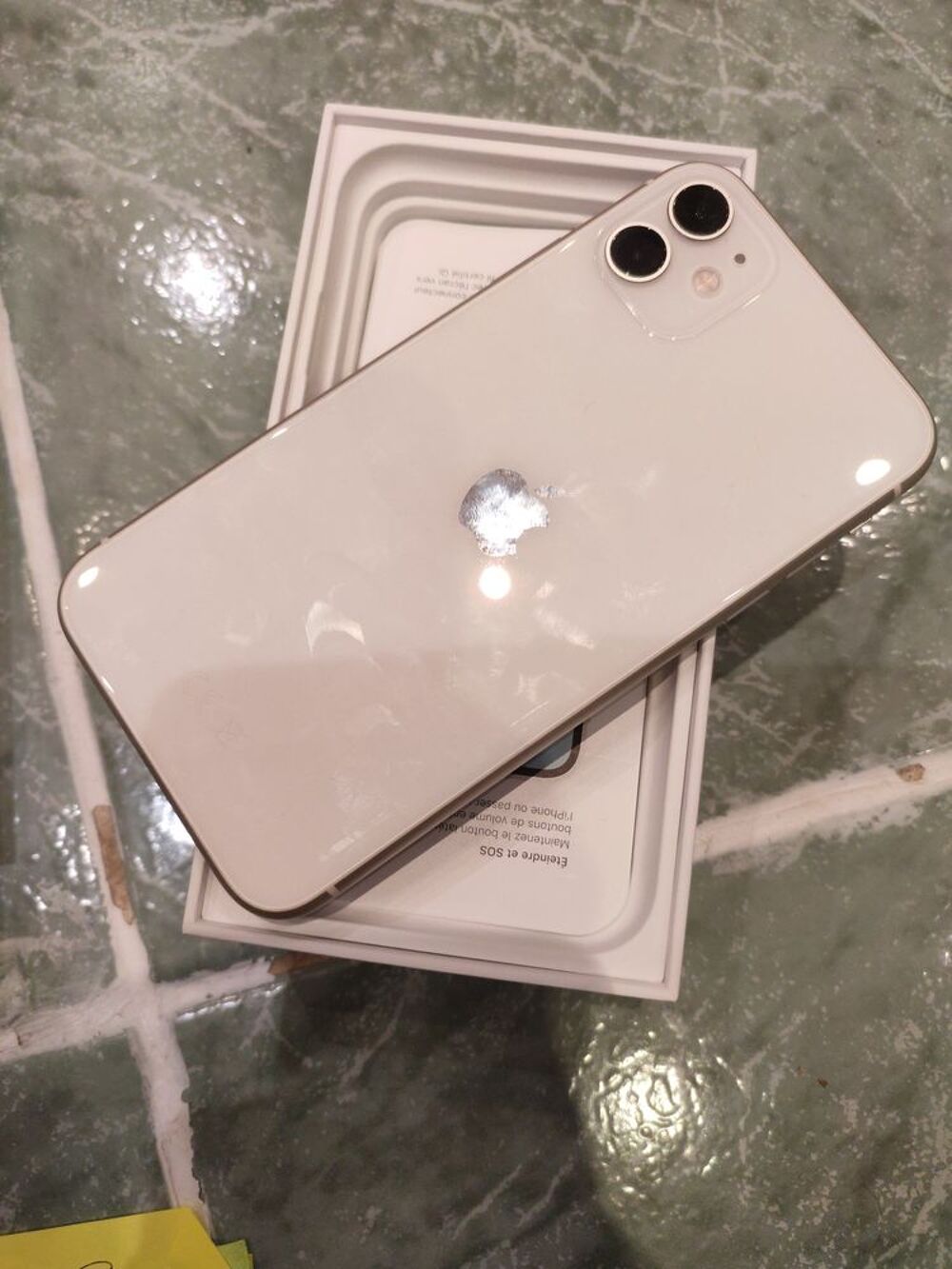 Iphone 11 64 giga Téléphones et tablettes