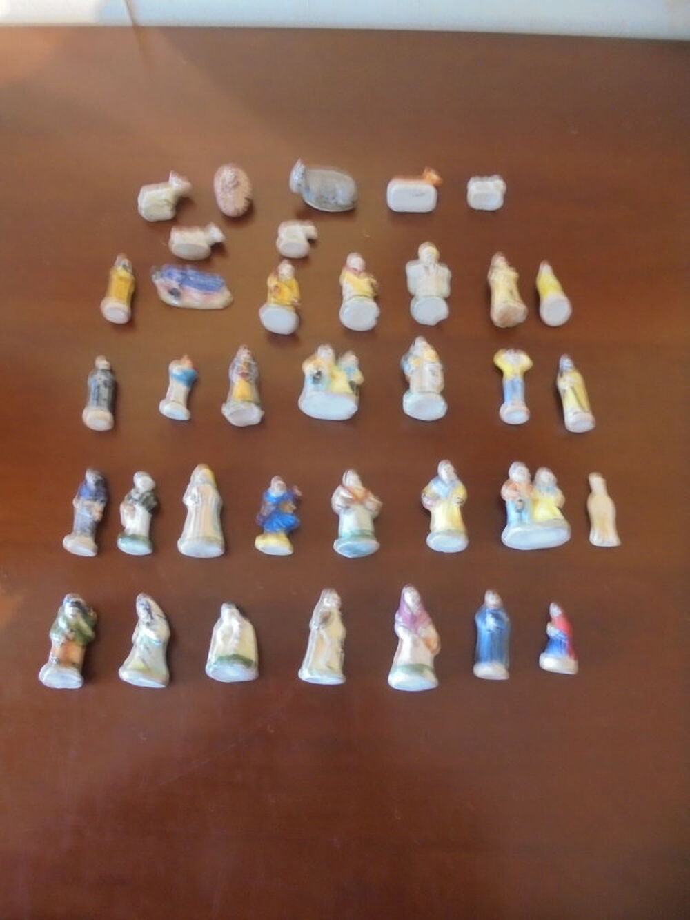 Collection f&egrave;ves santons 
