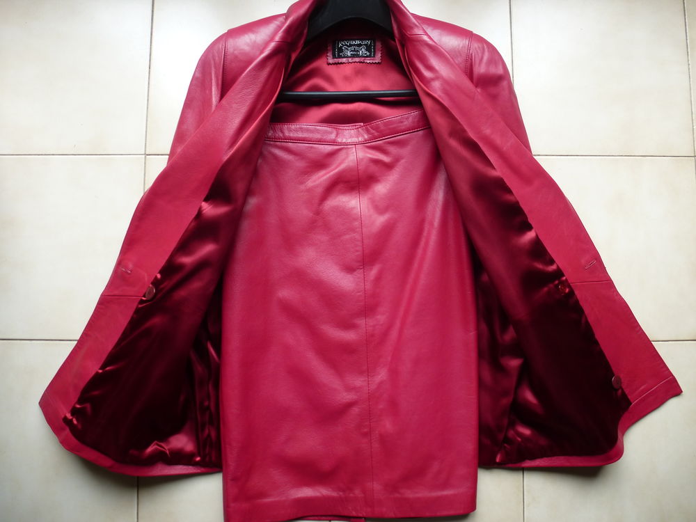 Ensemble veste et jupe en cuir (agneau) TBE Vêtements