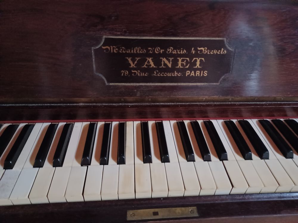 piano en noyer Instruments de musique