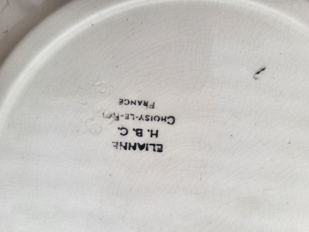 Lot de 6 assiettes plates anciennes en fa&iuml;ence &eacute;maill&eacute;e 