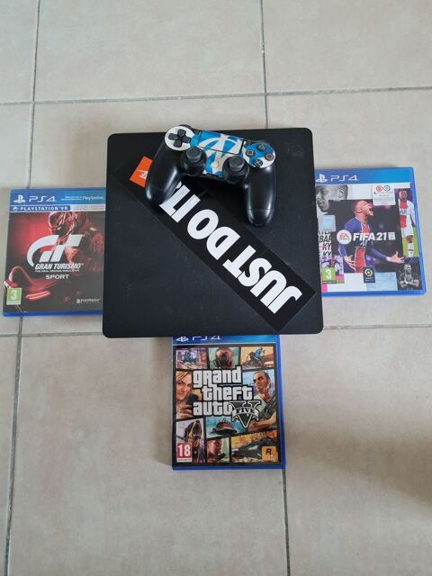 Ps4 slim avec jeux gta V gran tourismo 260 Baie-Mahault (97)