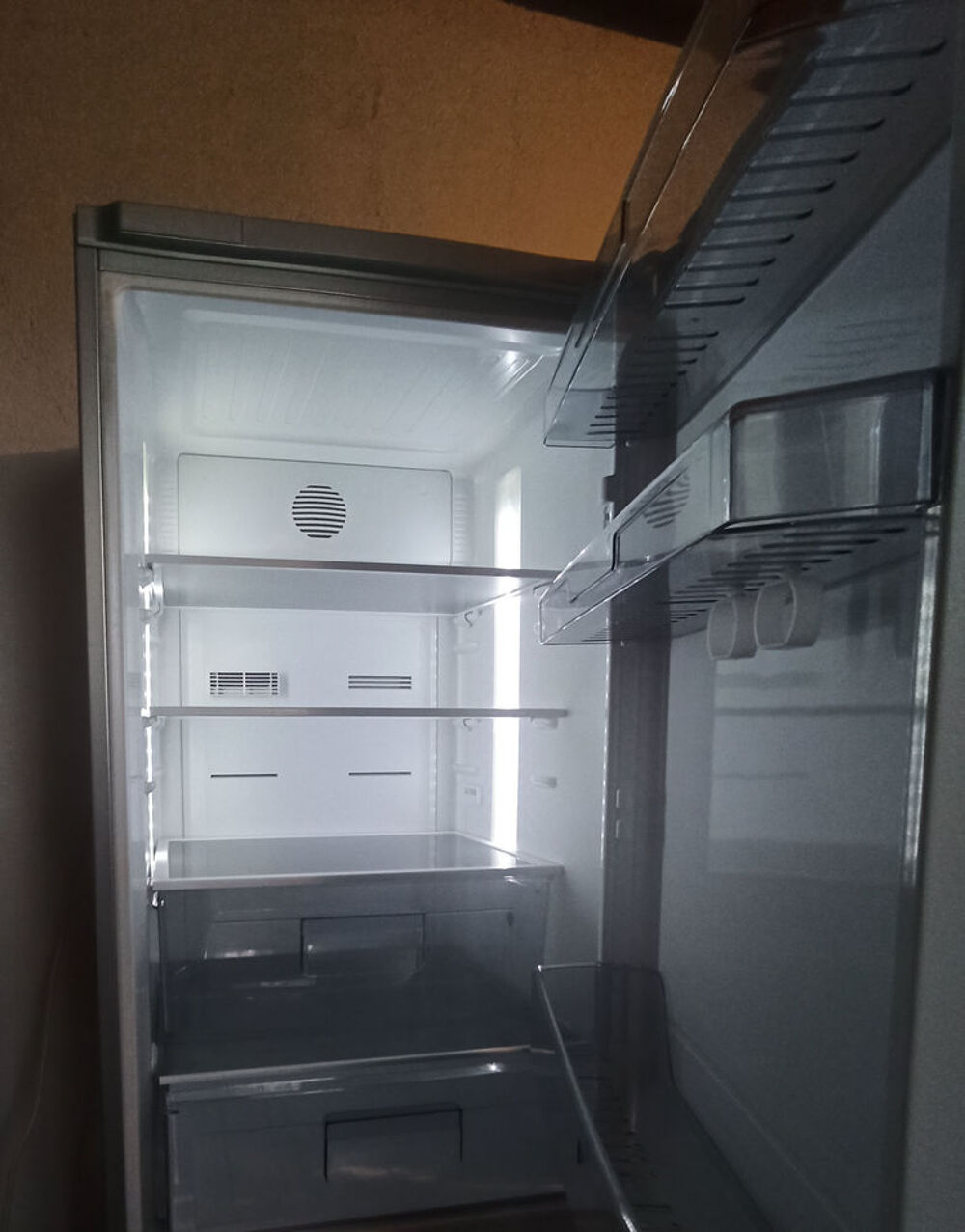 R&eacute;frig&eacute;rateur cong&eacute;lateur NoFrost Essentiel B. Electroménager