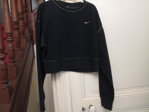 Sweat court noir et dor Nike 18 Herblay (95)