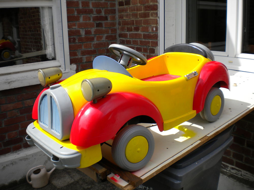 voiture a p&eacute;dale Jeux / jouets