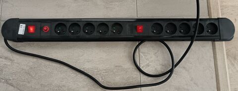 Multiprise 10 Prises avec 2 interrupteurs Parasurtenseur 15 Athis-Mons (91)