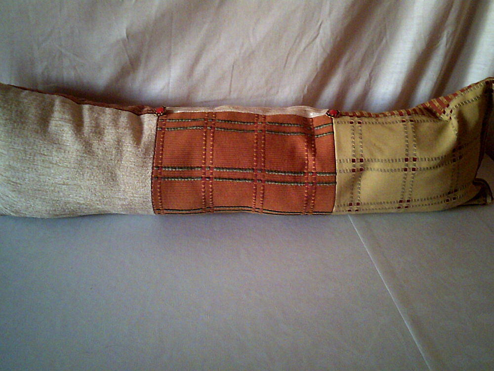 Coussin boudin pour le canap&eacute; en tissu multicolore Décoration