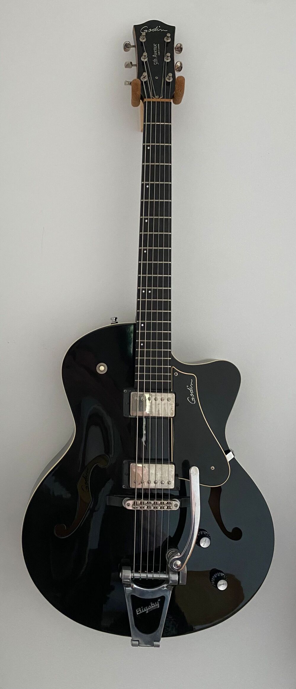 Guitare Godin 5th avenue Uptown black Instruments de musique