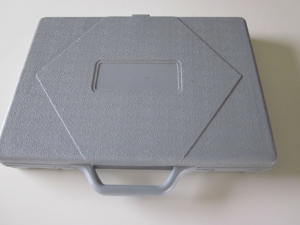 Tr&egrave;s belle mallette de cuisine neuve.
Electroménager