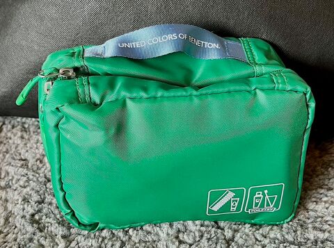 Trousse de toilette de voyage UNITED COLORS OF BENETTON 30 Ivry-sur-Seine (94)