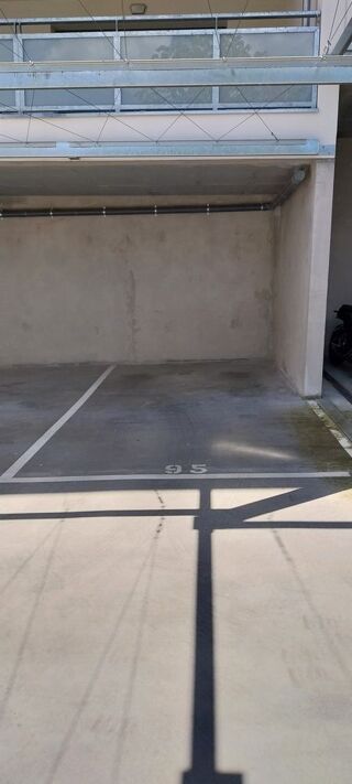  Parking / Garage à louer 15 m²