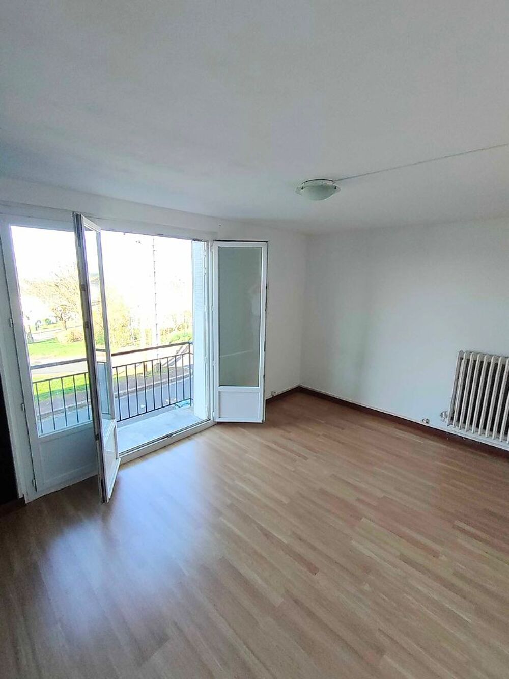 Appartement 4 pièces 70 m² · à Descartes · 70 m² · 46 000 €