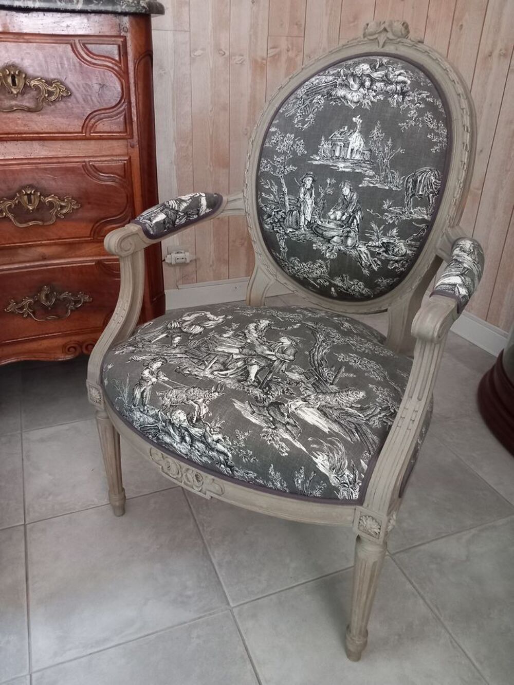 Paire Fauteuils anciens de style Louis XVI Meubles