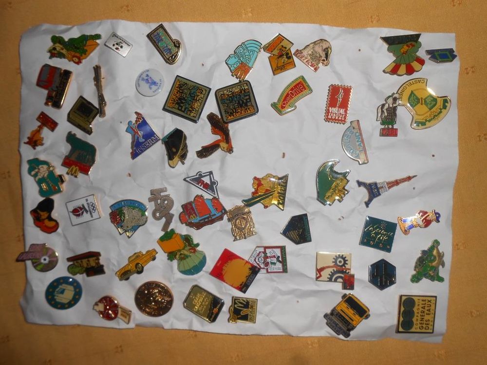 Lot de environ 60 Pins 