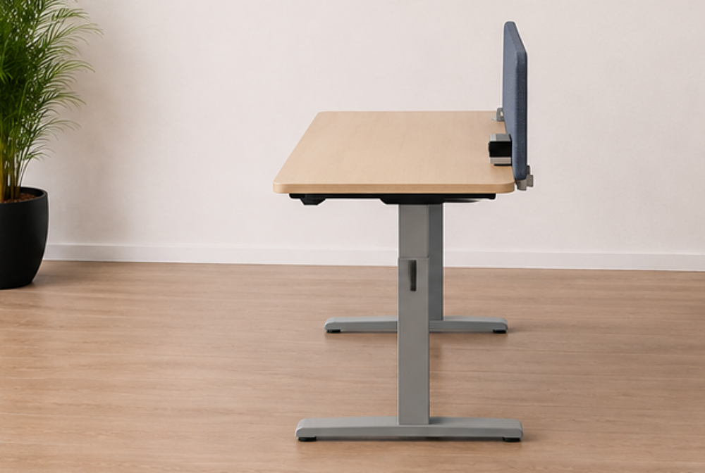 Bureau de grande marque avec prise electrique
Meubles