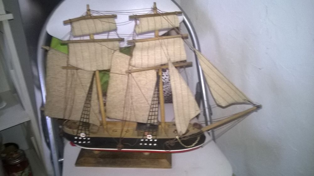 GRANDE maquette de bateau 3 mats 
GOLETA Siglo XIX 
48 cm 