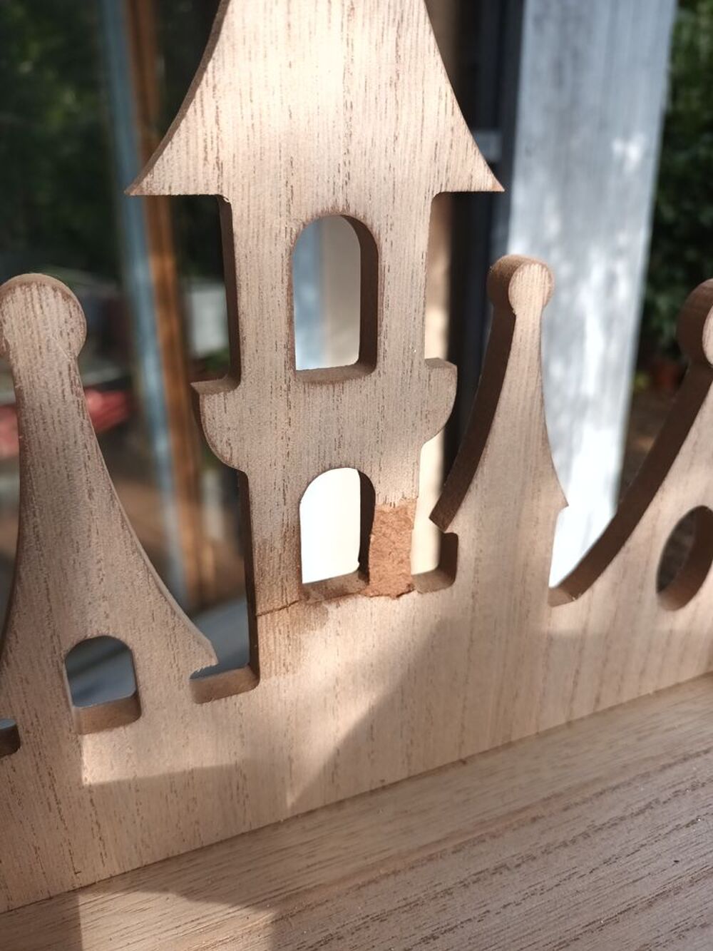 Ch&acirc;teau princesseneuf mais la pointe &agrave; &eacute;t&eacute; recoll&eacute;e suite &agrave; Jeux / jouets
