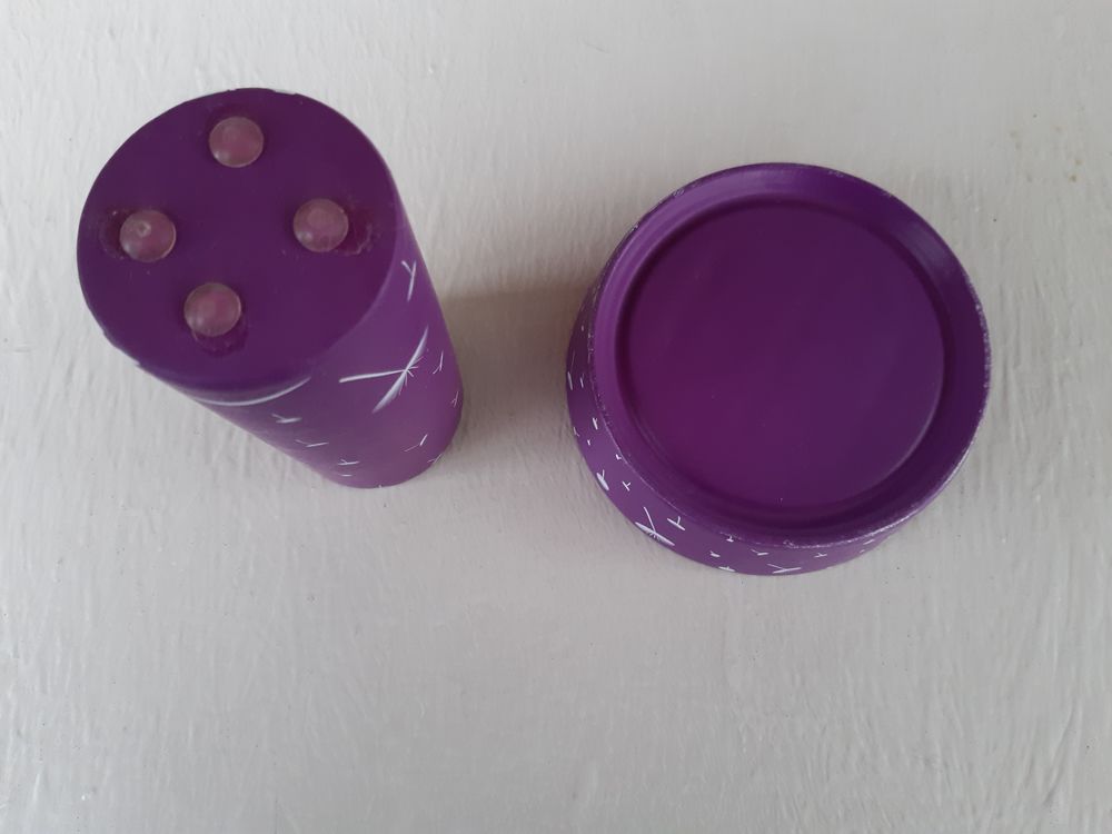 Porte-Savon &amp; Brosses Dents Violet &agrave; Aigrettes Blanches. Décoration