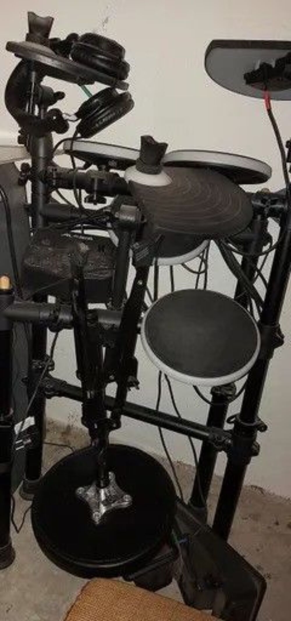 Batterie &eacute;lectronique Alesis tr&egrave;s peu utilis&eacute;e Instruments de musique
