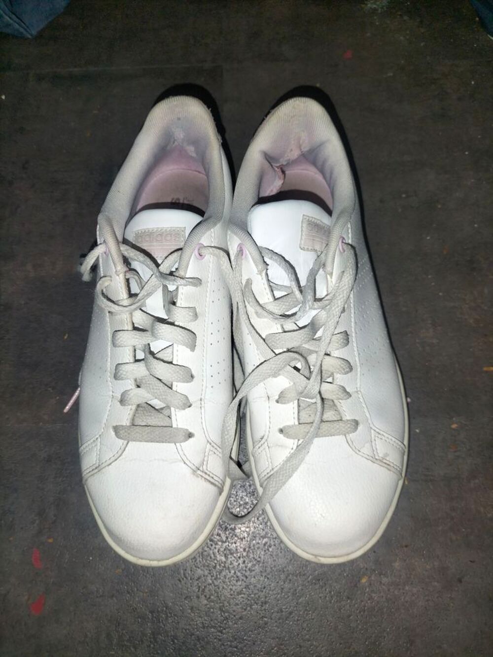 Basket adidas blanc pointure 40 2/4 tr&egrave;s bon &eacute;tat Chaussures