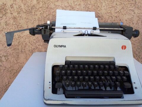 MACHINE A ECRIRE MECANIQUE OLYMPIA 30 La Celle-sur-Morin (77)