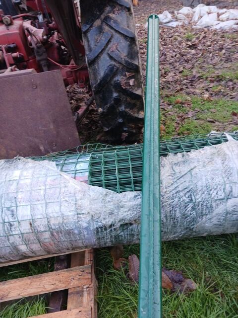 Grillage et poteau 275 Le Loroux-Bottereau (44)