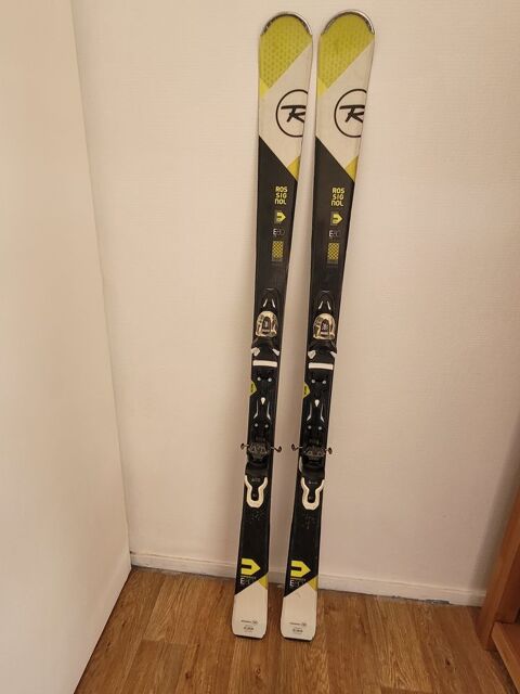 Paire de skis et bâtons Sallanches (74)