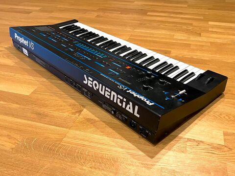 Synthtiseur squentiel Prophet VS 61 touches 1986 dans DREA 2000 Aurillac (15)