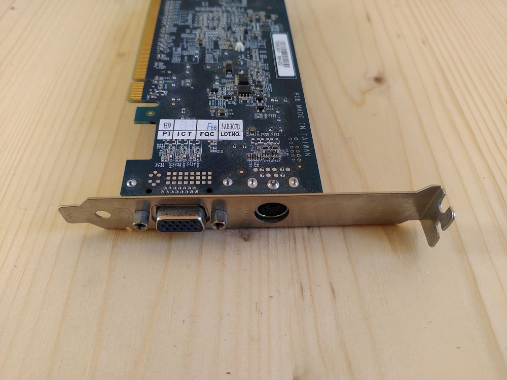 Carte graphique Gigabyte GeForce 6200 LE PCI-E Matériel informatique