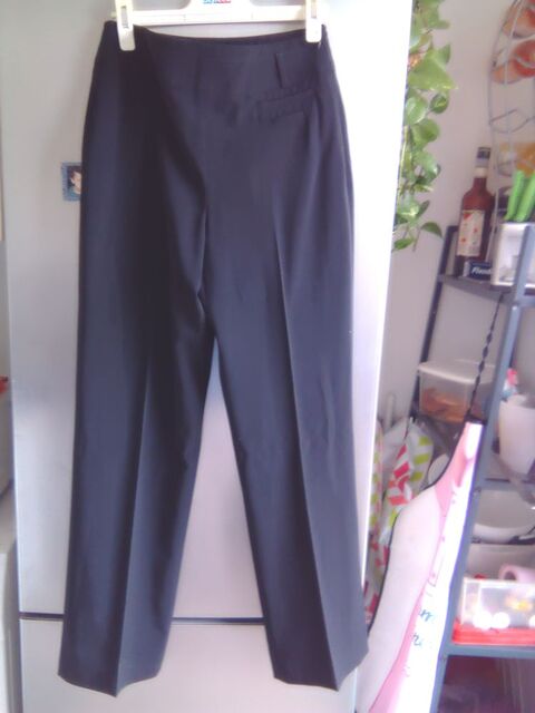 Tailleur. Alain MANOUKIAN belle coupe, couleur noir Dijon (21)