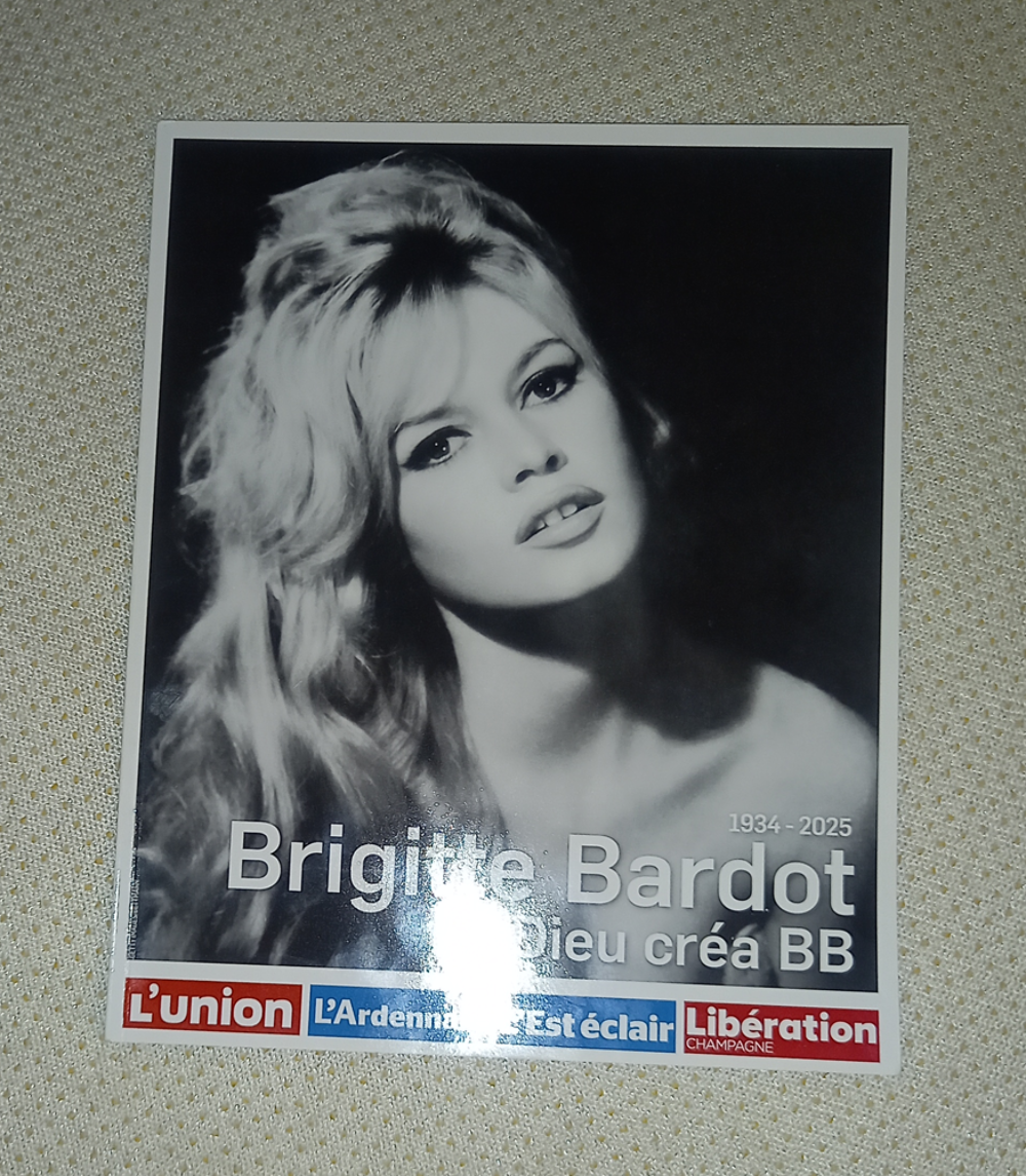 revue BRIGITTE BARDOT Livres et BD