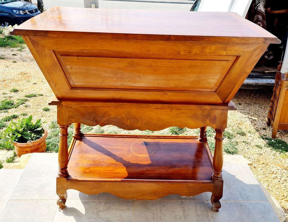P&eacute;trin meuble TV, bar, style proven&ccedil;al en noyer avec miroir Meubles