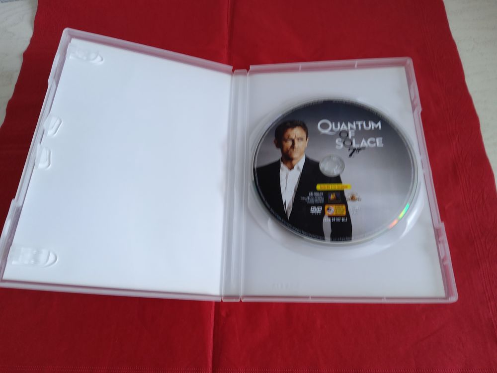 DVD film James BOND "QUANTUM OF SOLACE DVD et blu-ray