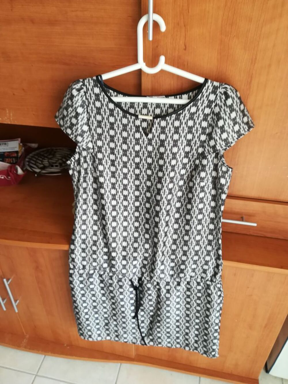 Robe noir et blanche Vêtements