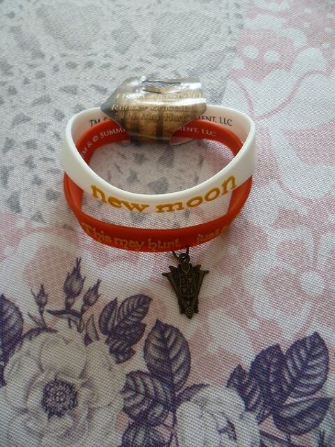 Bracelet twilight cullen cin�ma film volturi vampi 2 F�ves (57)