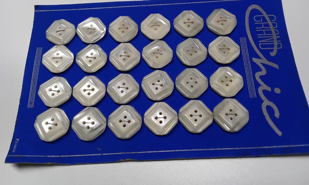24 boutons mercerie vintage nacre v&eacute;ritable " GRAND CHIC" Maroquinerie