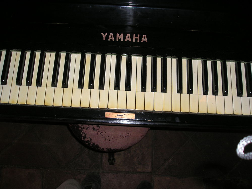 Piano YAMAHA Droit Instruments de musique