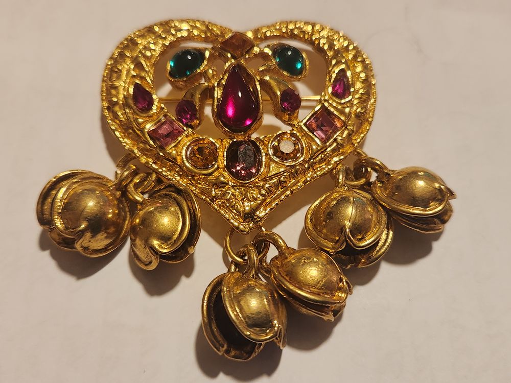 Broche c?ur dor&eacute; strass multicolore + pendants C.LACROIX Bijoux et montres