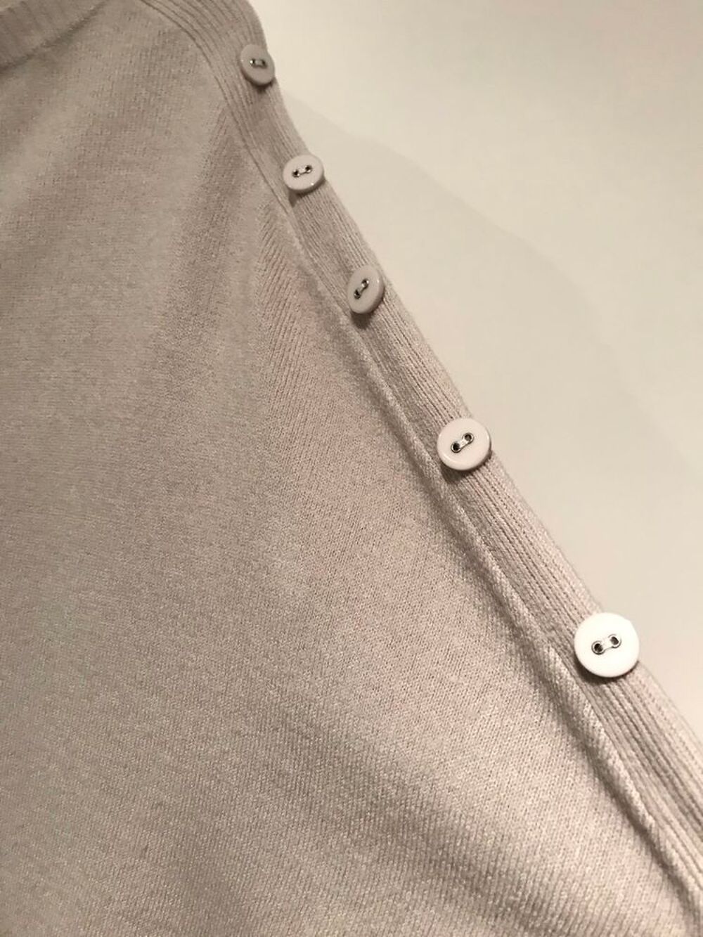 robe pull GRISE boutons sur les manches taille S Vtements